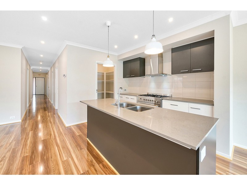 27 Celsius Drive, Cranbourne North VIC 3977