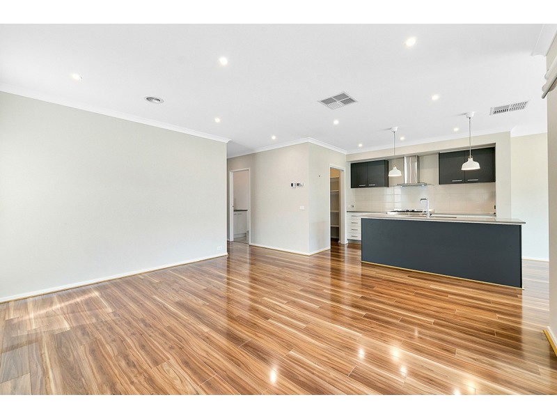 27 Celsius Drive, Cranbourne North VIC 3977
