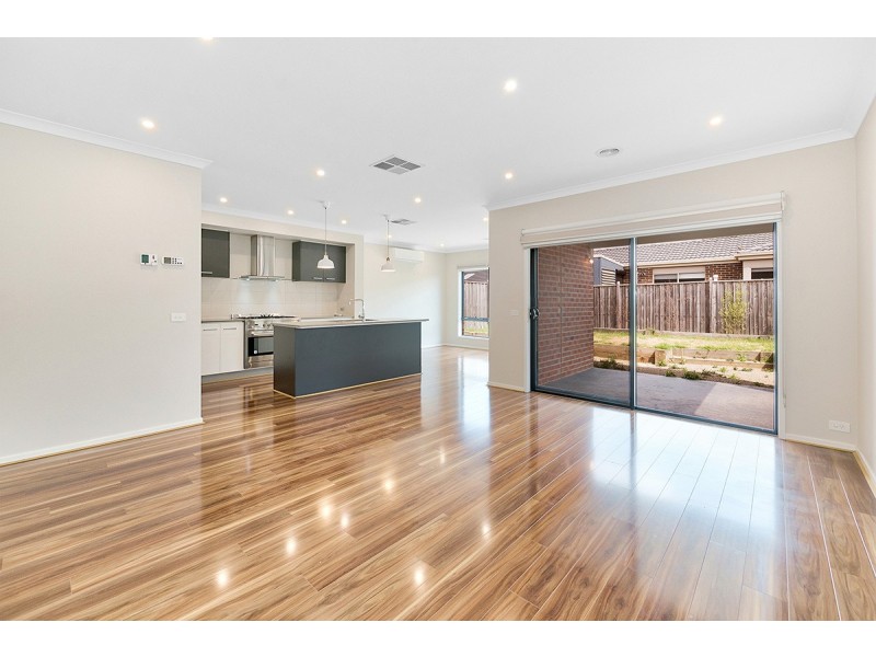27 Celsius Drive, Cranbourne North VIC 3977