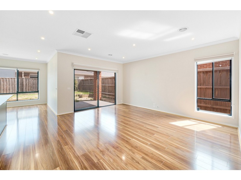 27 Celsius Drive, Cranbourne North VIC 3977