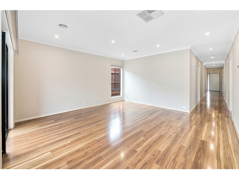 27 Celsius Drive, Cranbourne North VIC 3977