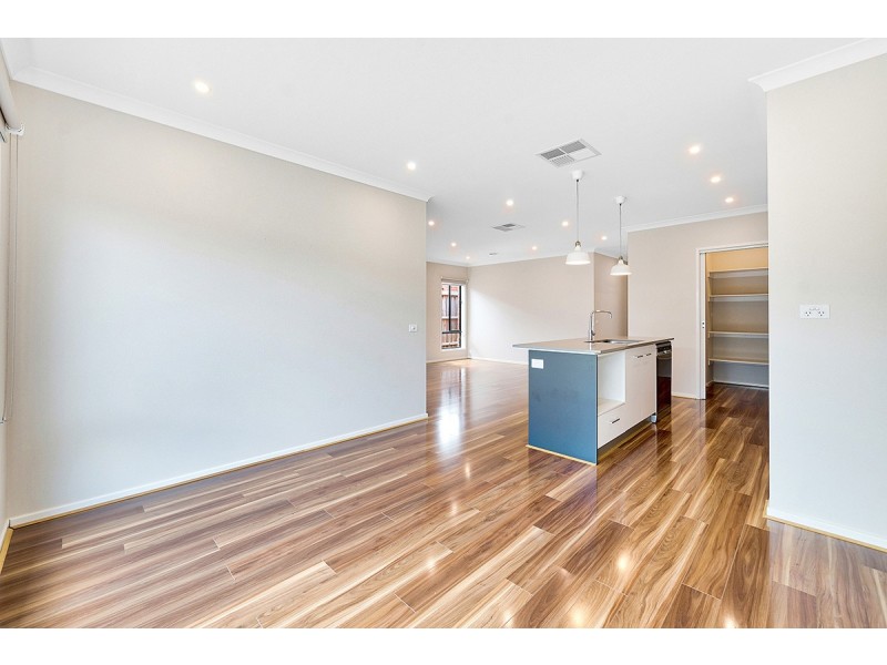 27 Celsius Drive, Cranbourne North VIC 3977