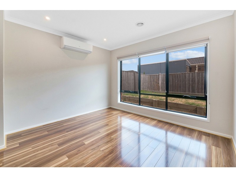 27 Celsius Drive, Cranbourne North VIC 3977