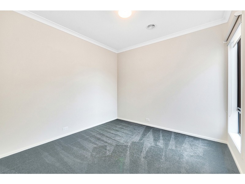 27 Celsius Drive, Cranbourne North VIC 3977