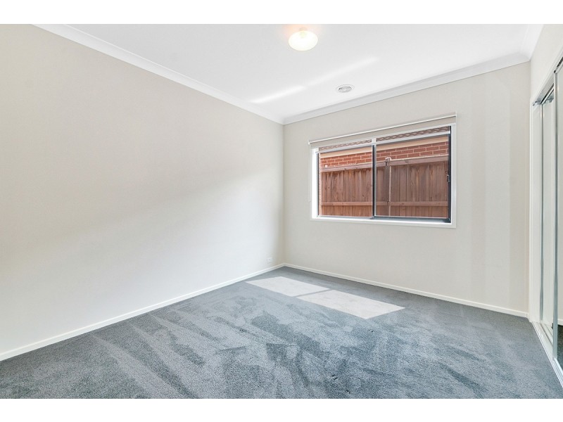 27 Celsius Drive, Cranbourne North VIC 3977