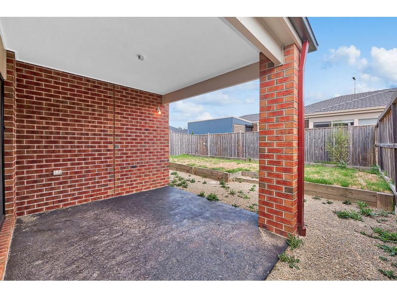 27 Celsius Drive, Cranbourne North VIC 3977