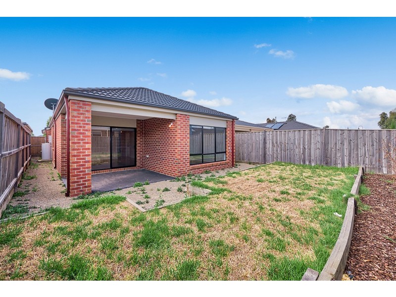 27 Celsius Drive, Cranbourne North VIC 3977