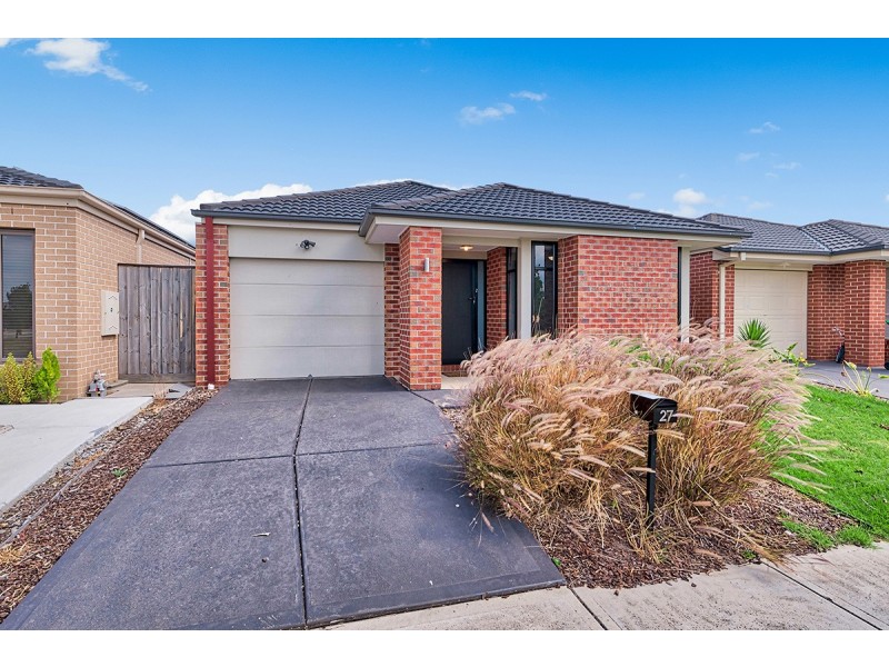 27 Celsius Drive, Cranbourne North VIC 3977