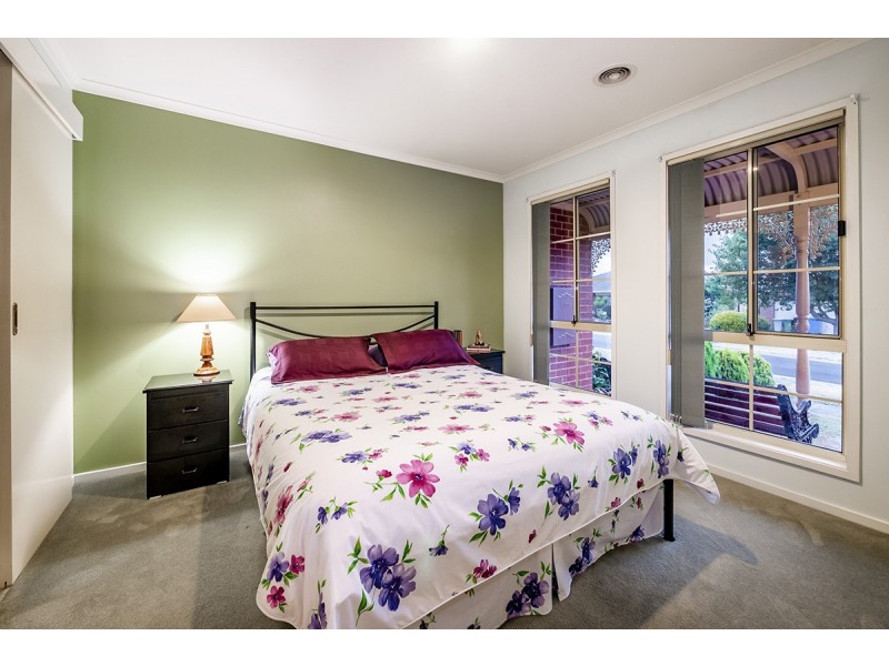 5 The Eyrie, Hampton Park VIC 3976