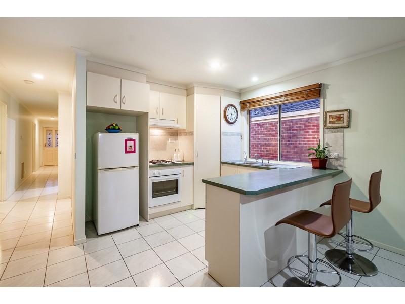 5 The Eyrie, Hampton Park VIC 3976