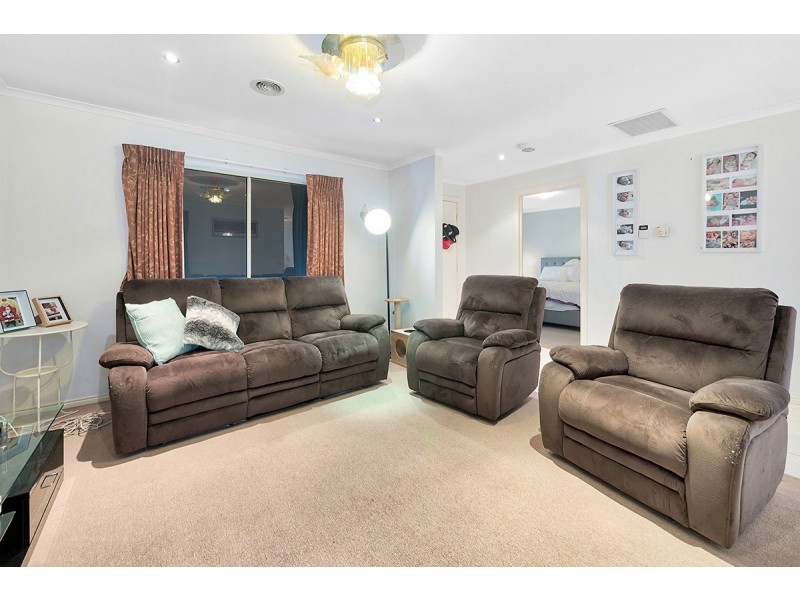 19 Fishburn Place, Cranbourne West VIC 3977