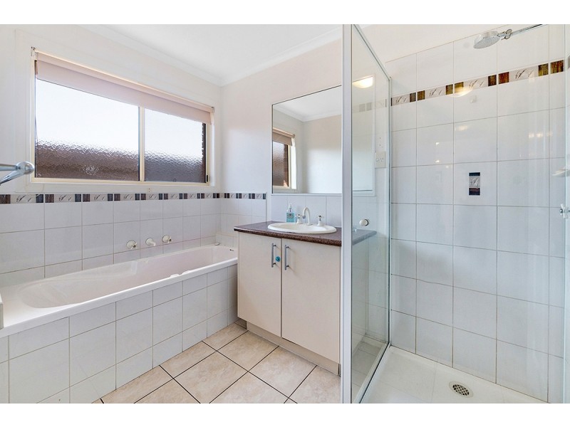 19 Fishburn Place, Cranbourne West VIC 3977