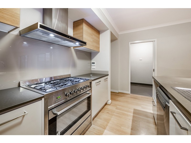 6 Jonesys Lane, Clyde North VIC 3978