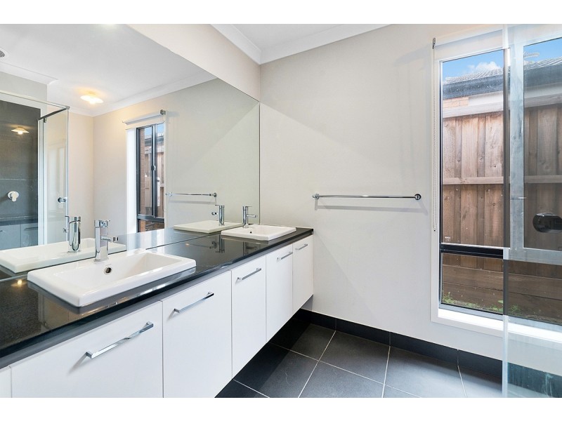 54 Spearwood Rise, Cranbourne West VIC 3977