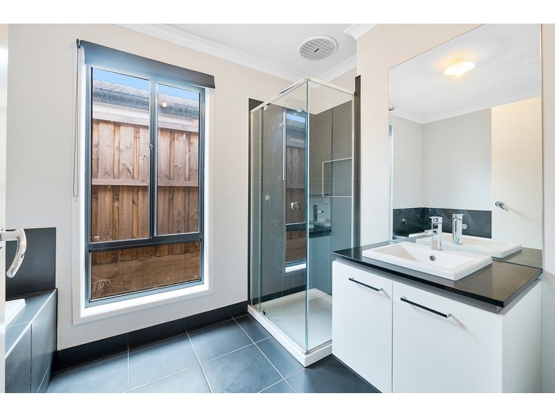 54 Spearwood Rise, Cranbourne West VIC 3977