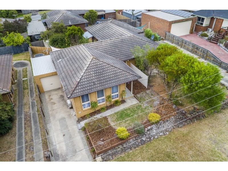 1/8 Banks Road, Cranbourne VIC 3977