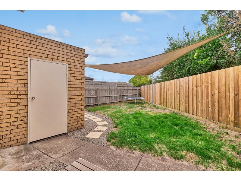 1/8 Banks Road, Cranbourne VIC 3977