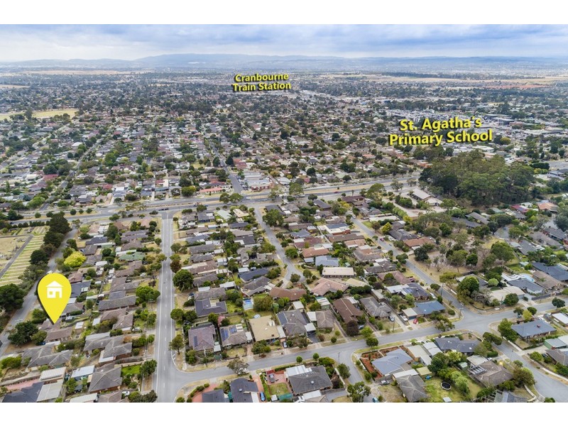 1/8 Banks Road, Cranbourne VIC 3977