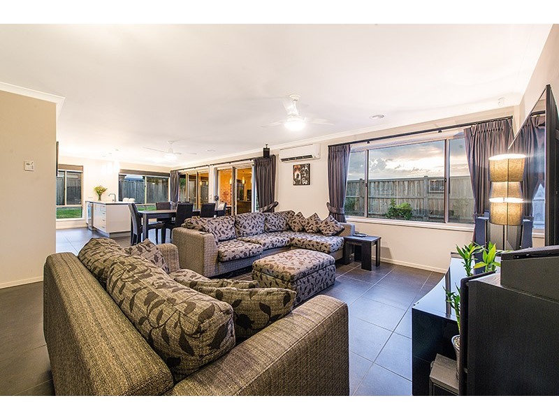 33 City Vista Circuit, Cranbourne West VIC 3977