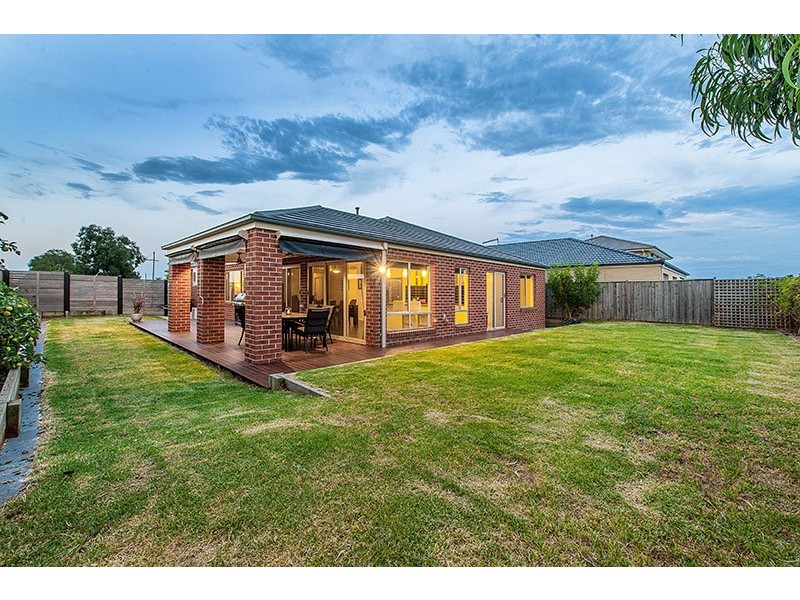 33 City Vista Circuit, Cranbourne West VIC 3977