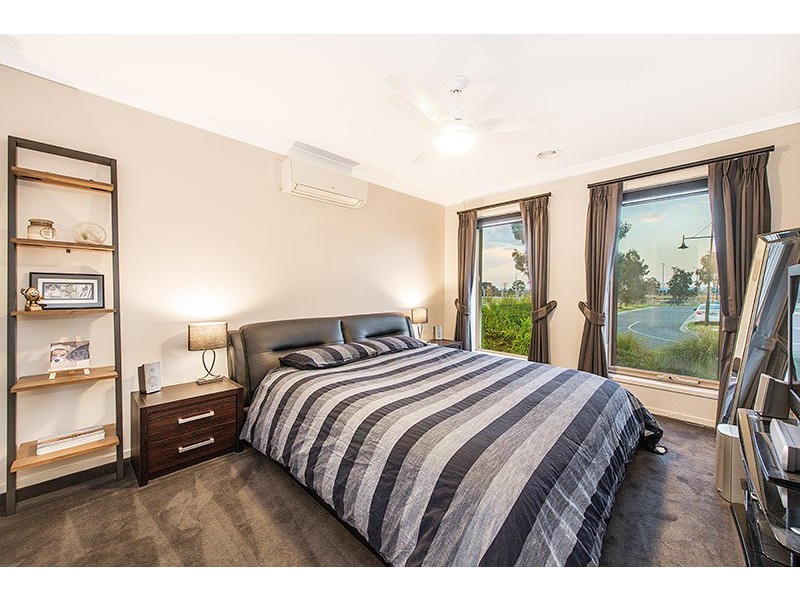 33 City Vista Circuit, Cranbourne West VIC 3977