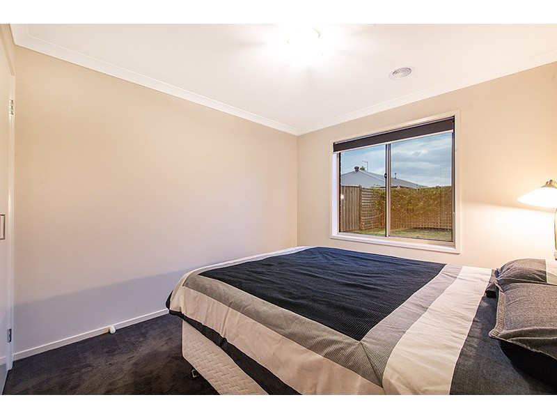 33 City Vista Circuit, Cranbourne West VIC 3977