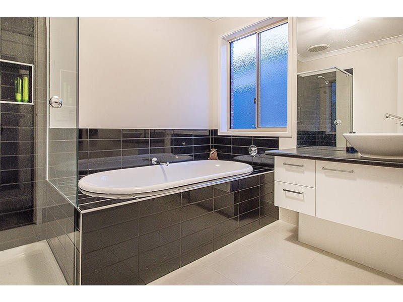 33 City Vista Circuit, Cranbourne West VIC 3977