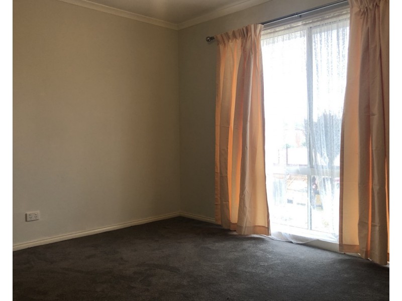 5 Bookham Way, Cranbourne West VIC 3977