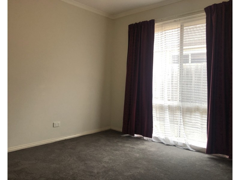 5 Bookham Way, Cranbourne West VIC 3977