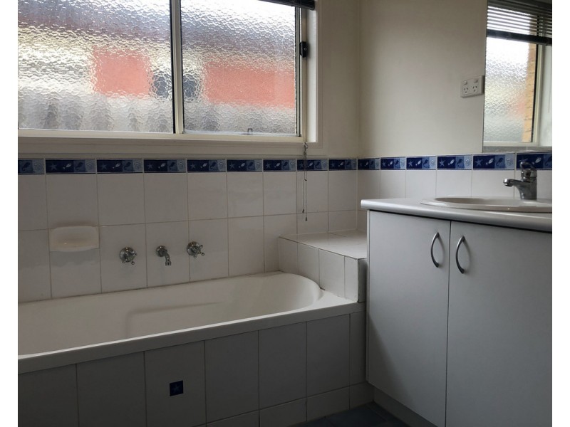 5 Bookham Way, Cranbourne West VIC 3977