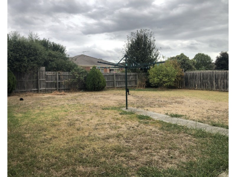 5 Bookham Way, Cranbourne West VIC 3977