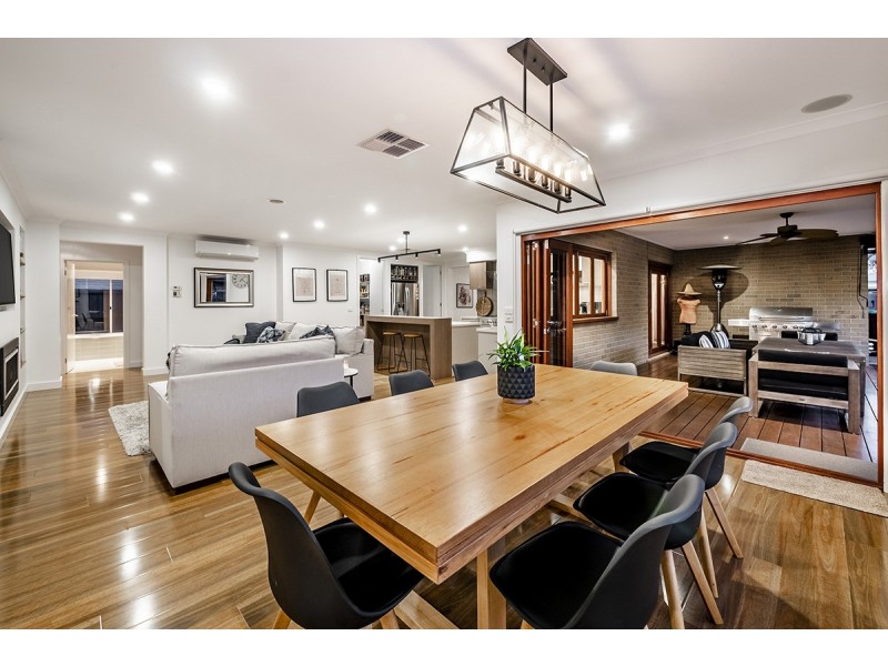 22 Mermaid Grove, Lyndhurst VIC 3975