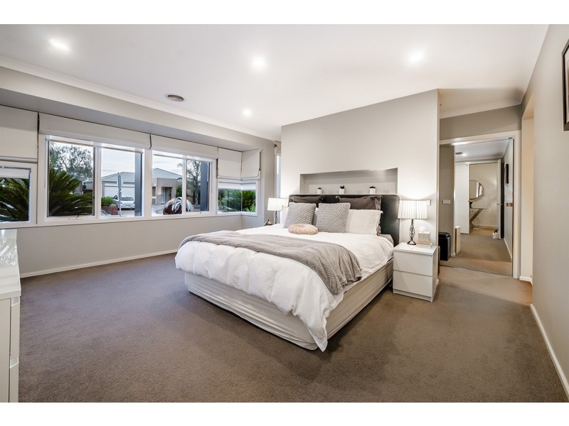 22 Mermaid Grove, Lyndhurst VIC 3975