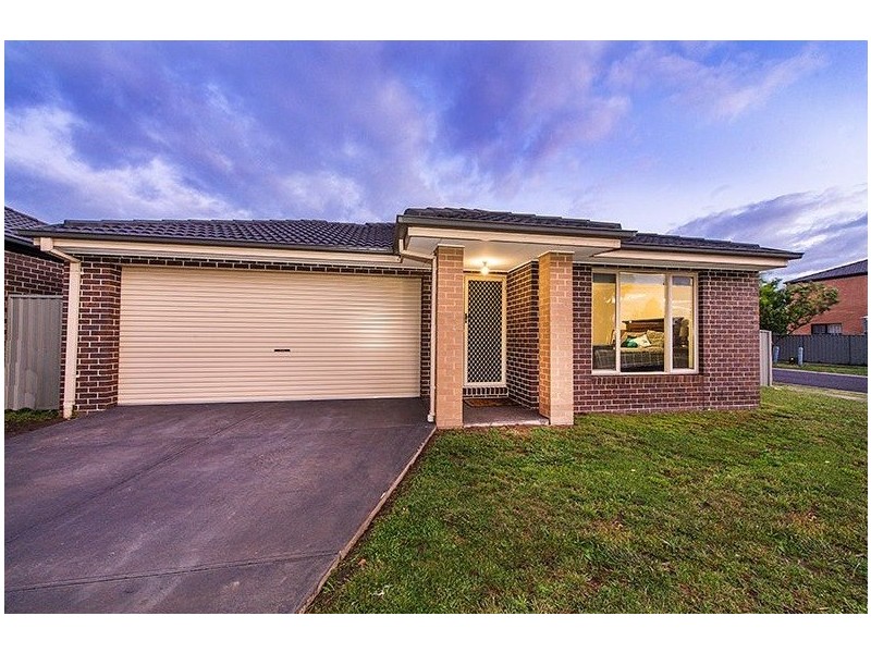 29 Stately Drive, Cranbourne East VIC 3977