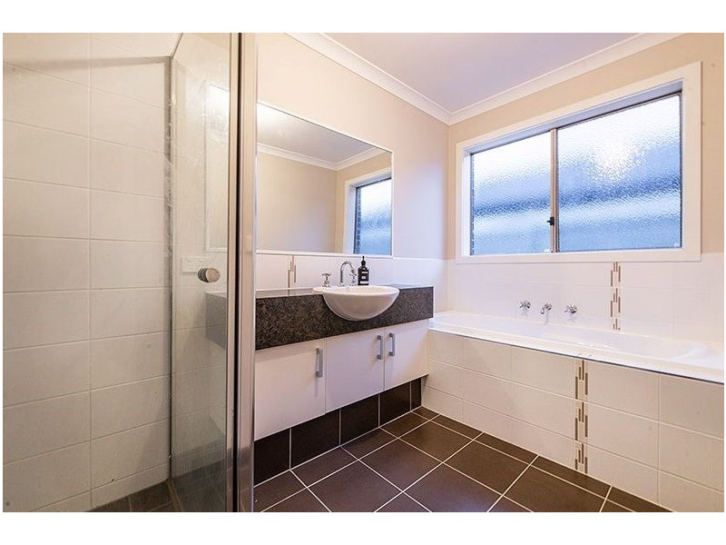 29 Stately Drive, Cranbourne East VIC 3977