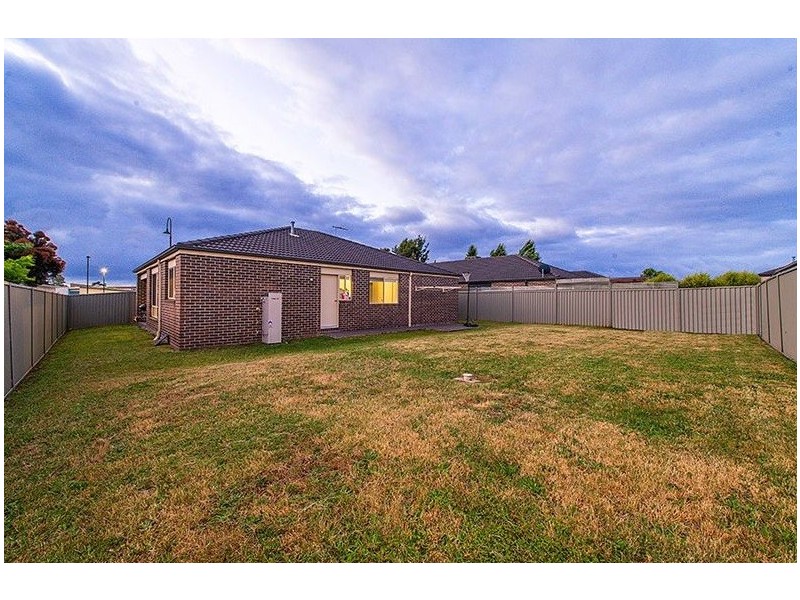 29 Stately Drive, Cranbourne East VIC 3977