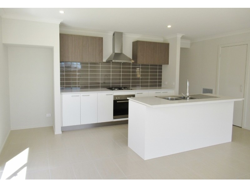 15 Affleck St, Cranbourne East VIC 3977