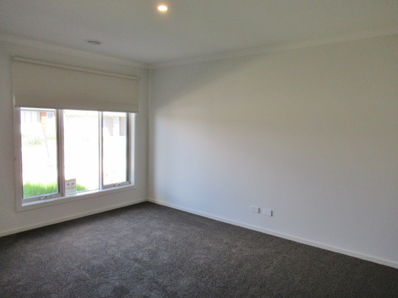 15 Affleck St, Cranbourne East VIC 3977