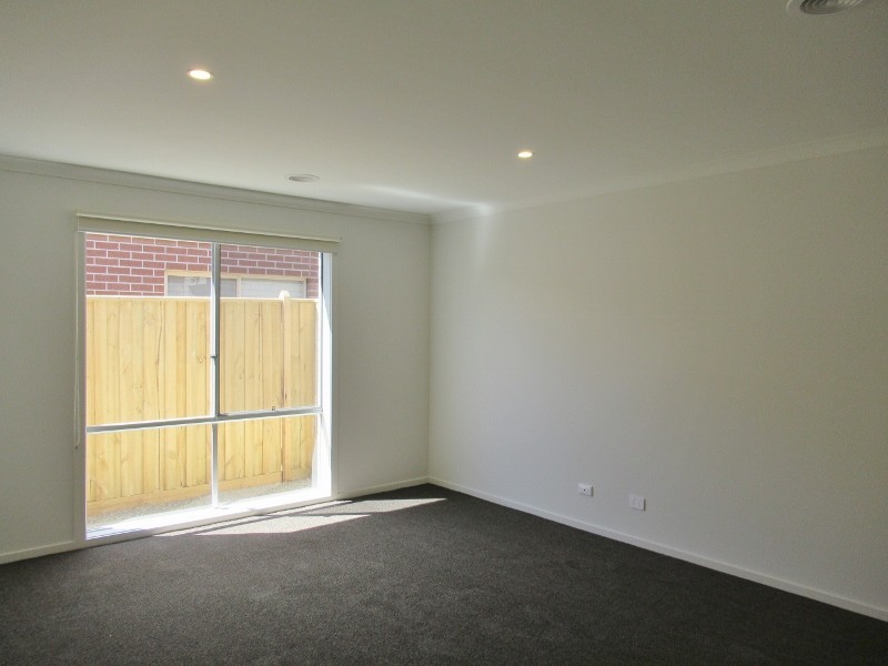 15 Affleck St, Cranbourne East VIC 3977