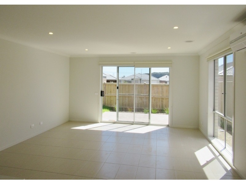 15 Affleck St, Cranbourne East VIC 3977