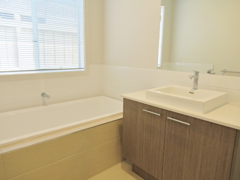 15 Affleck St, Cranbourne East VIC 3977