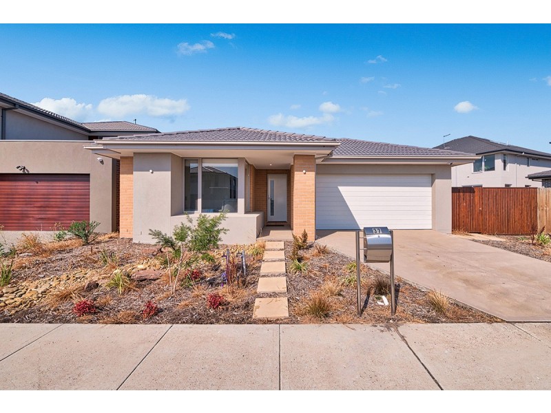 37 Remus Circuit, Cranbourne West VIC 3977