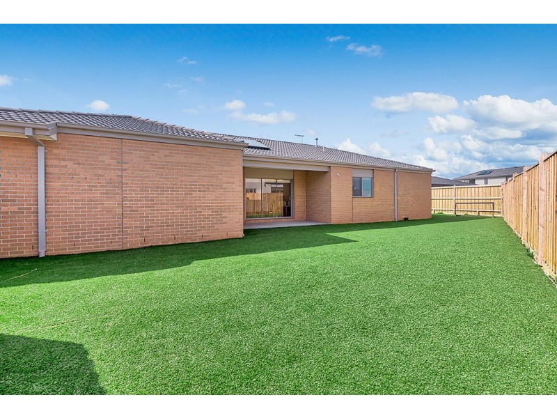 37 Remus Circuit, Cranbourne West VIC 3977