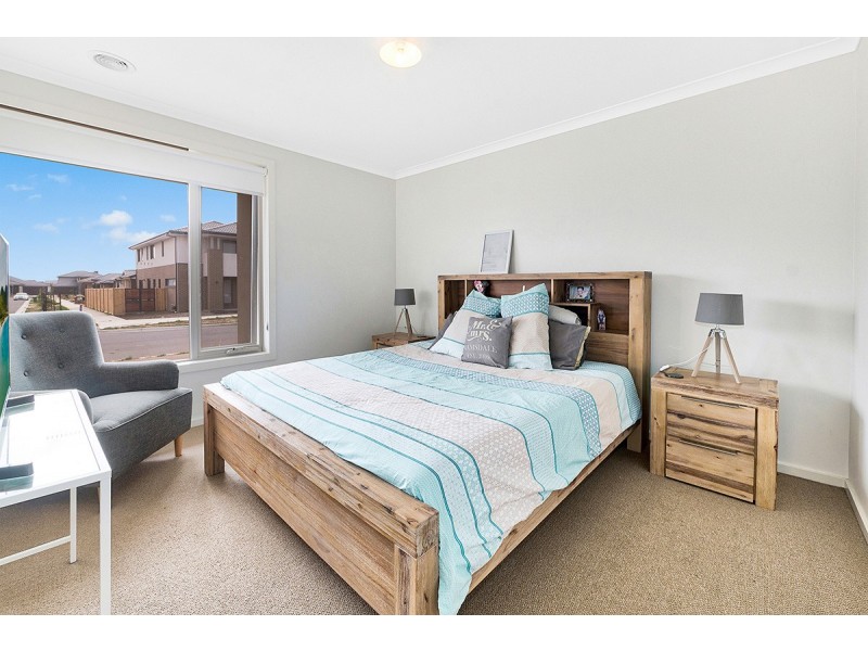 37 Remus Circuit, Cranbourne West VIC 3977