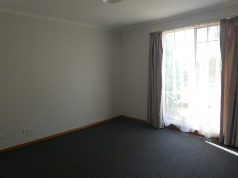 41 Central Parkway, Cranbourne West VIC 3977