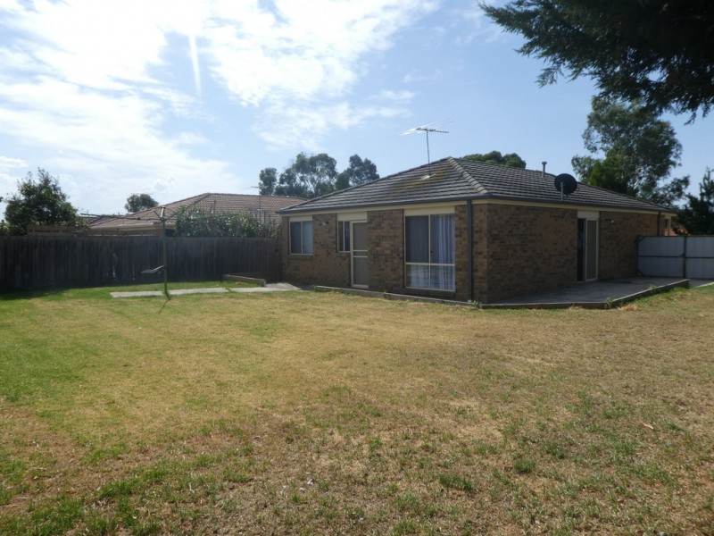 41 Central Parkway, Cranbourne West VIC 3977