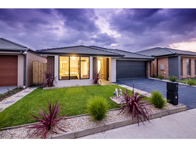 51 Mossey Crescent, Cranbourne East VIC 3977