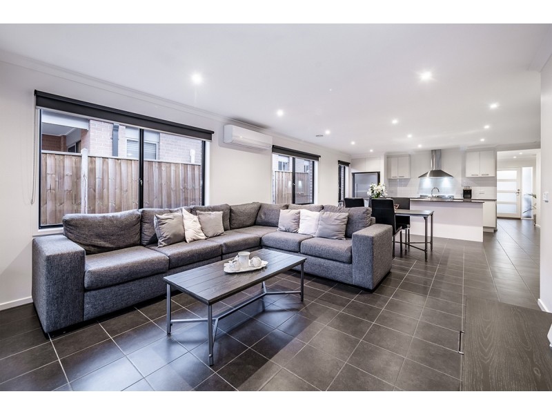 51 Mossey Crescent, Cranbourne East VIC 3977