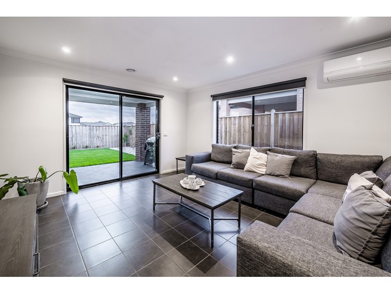 51 Mossey Crescent, Cranbourne East VIC 3977