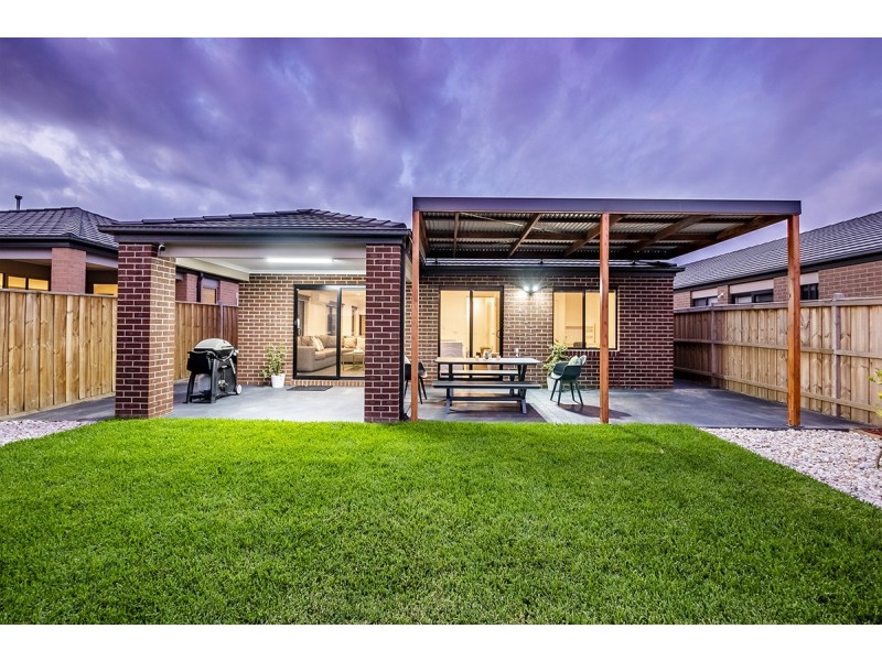 51 Mossey Crescent, Cranbourne East VIC 3977